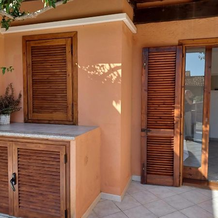 Casa Sibilla Bi-Locale Con Terrazza A 60 Metri Dal Mare Lägenhet Marinella  Exteriör bild